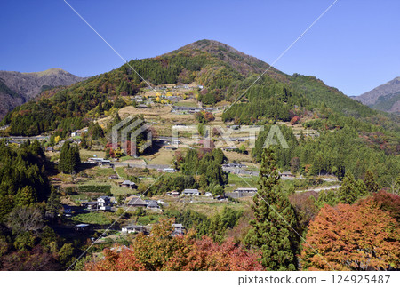 A view of Ochiai village with autumn leaves A view of Ochiai village with autumn leaves 124925487