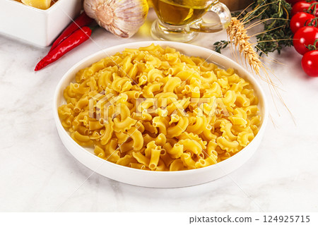 Raw dry Italian pasta Gallo 124925715