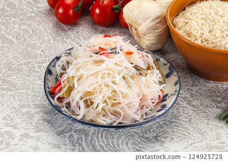 Asian glass rice noodle with vegetables 124925728