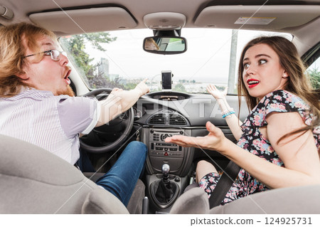 Couple arguing in car 124925731
