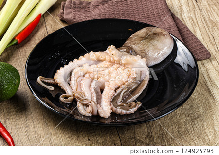 Raw fresh octopus for cooking Raw fresh octopus for cooking 124925793