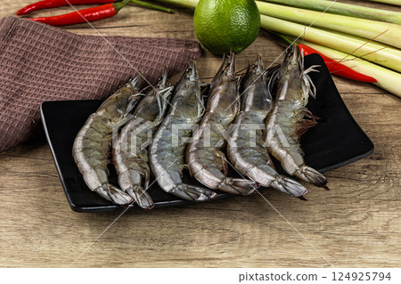 Raw fresh King Tiger prawn Raw fresh King Tiger prawn 124925794