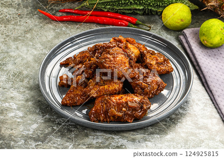 Indian cuisine - Vindaloo fish with spices 124925815