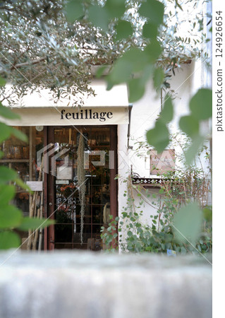 White walls of a cafe 124926654