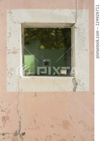 公園圍牆和窺視孔 124926711