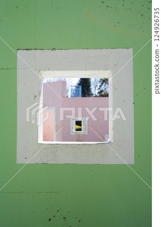 公園圍牆和窺視孔 124926735
