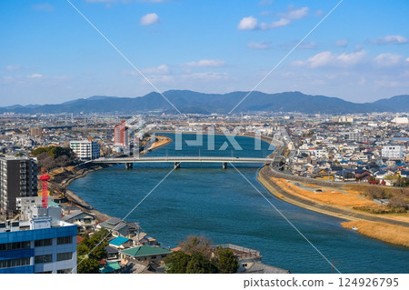 Toyohashi City Hall, Aichi Prefecture, Toyokawa River and the cityscape as seen from the observation lobby 124926795