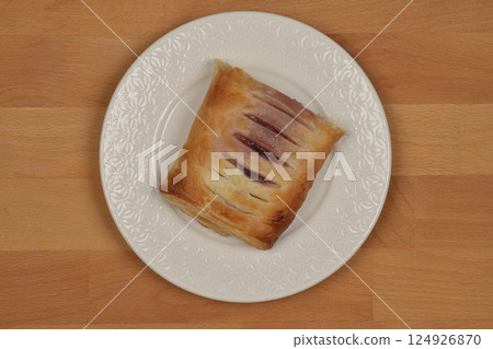Puff pastry strudel Puff pastry strudel 124926870