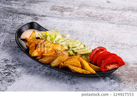 Baked Idaho potato with sauce 124927553