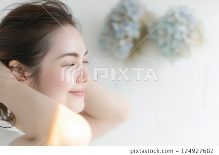 A beautiful, youthful woman with bare skin who symbolizes beauty and health 124927682