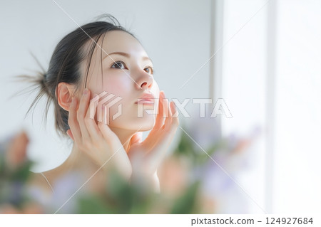 皮膚白皙有光澤的美麗女人 124927684