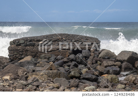 Bunker and Atlantic ocean, Gula, Gran Canaria Bunker and Atlantic ocean, Gula, Gran Canaria 124928486