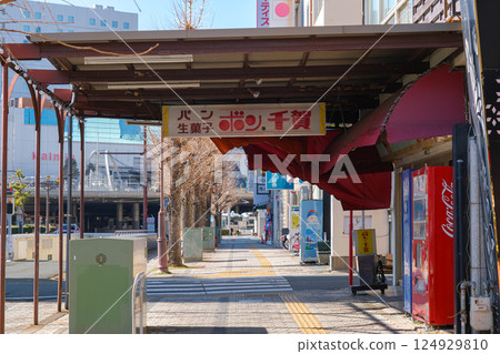Sidewalk in front of the station in Toyohashi City, Aichi Prefecture Sidewalk in front of the station in Toyohashi City, Aichi Prefecture 124929810