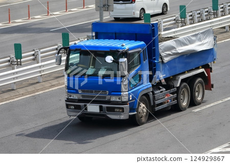 Dump truck Dump truck 124929867