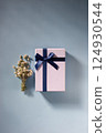 gift with spring flowers on a blue background 124930544
