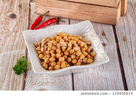 Boiled chickpea beans in the bowl Boiled chickpea beans in the bowl 124930814