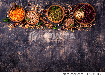 Beans, lentils, soybean, pea and chickpea 124932036