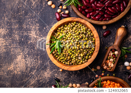 Beans, lentils, soybean, pea and chickpea Beans, lentils, soybean, pea and chickpea 124932065