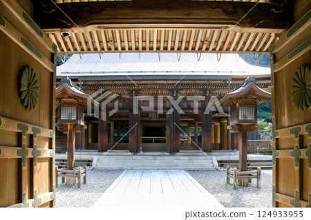 Ina waves shrine Ina waves shrine 124933955