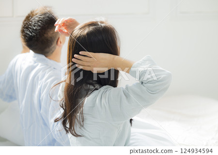 老年夫婦醒來 老年夫婦醒來 124934594