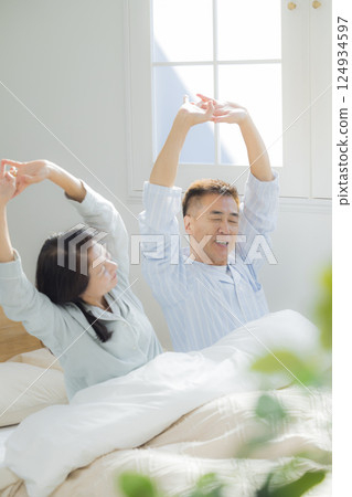 老年夫婦醒來 老年夫婦醒來 124934597