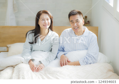 Senior couple waking up 124934603