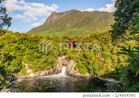 世界自然遺產 屋久島莫秋武山和鳥木瀑布(秋季) 世界自然遺產 屋久島莫秋武山和鳥木瀑布(秋季) 124934765