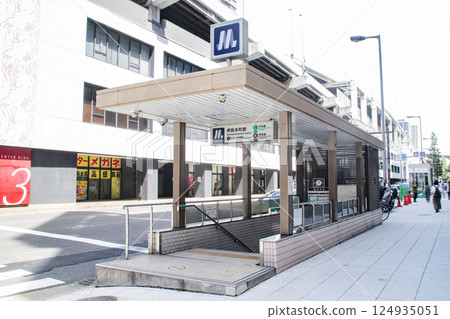 Sakaisuji Honmachi Station / 1-chome, Semba Chuo, Chuo Ward, Osaka City, Osaka Prefecture 124935051
