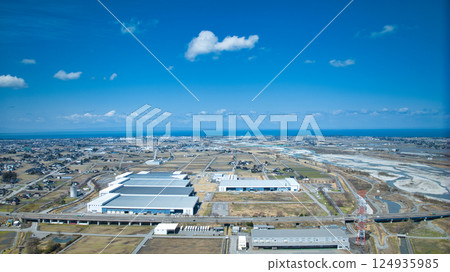 初春的黑部川沖積扇及高速公路、新幹線等交通基礎設施 124935985