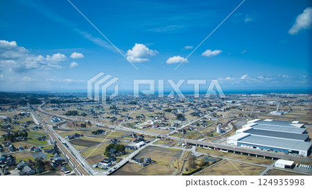 The Kurobe River alluvial fan in early spring and transportation infrastructure such as expressways and the Shinkansen 124935998