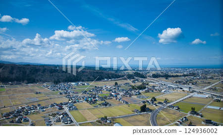 初春的黑部川沖積扇及高速公路、新幹線等交通基礎設施 124936002