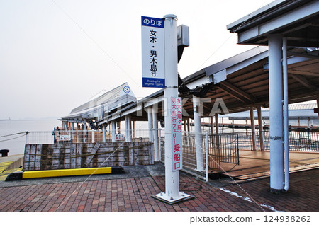 Scenery of Takamatsu Port, the gateway to the islands of the Seto Inland Sea 124938262
