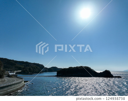 Yawatahama Beach, Ehime Prefecture: Evening scenery of Mouse Island 124938738