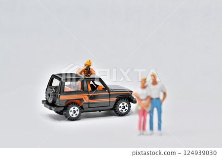 拍攝與照相機的婦女一張照片 拍攝與照相機的婦女一張照片 124939030