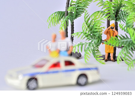 拍攝與照相機的婦女一張照片 124939083