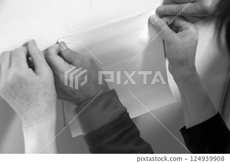 修補牆上的洞(單色) 修補牆上的洞(單色) 124939908