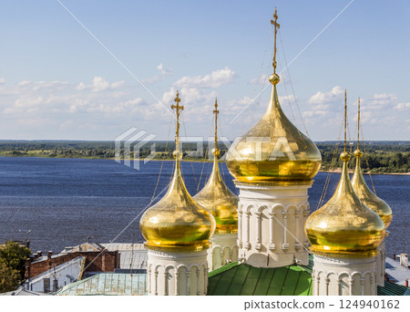 Golden dome of the church 124940162
