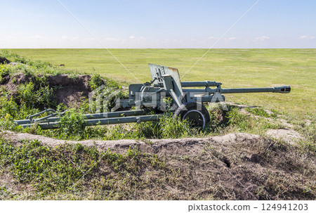Modern artillery cannon Modern artillery cannon 124941203