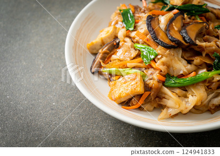 stir-fried noodles with tofu and vegetables stir-fried noodles with tofu and vegetables 124941833