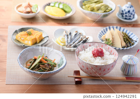 Japanese cuisine Japanese breakfast image Japanese cuisine Japanese breakfast image 124942291