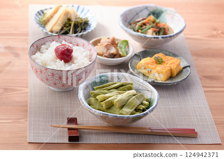 Japanese cuisine Japanese breakfast image 124942371