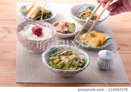 日本料理日式早餐圖片 124942376