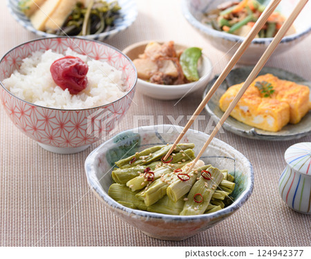 日本料理日式早餐圖片 124942377