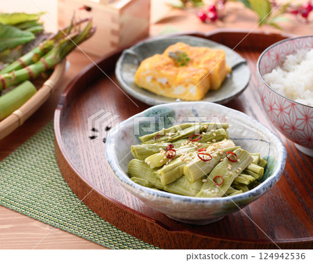 春季食材：日本虎杖泡菜 124942536