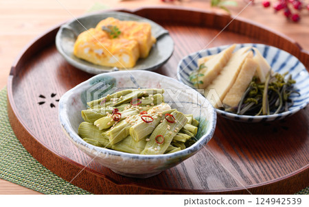 春季食材：日本虎杖泡菜 124942539