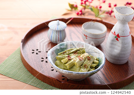 春季食材:日本虎杖泡菜 春季食材:日本虎杖泡菜 124942540