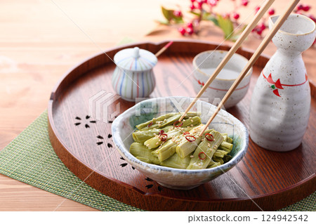 春季食材:日本虎杖泡菜 春季食材:日本虎杖泡菜 124942542