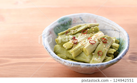 春季食材：日本虎杖泡菜 124942551