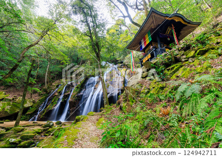 京都府宮津市春季的金引瀑布 京都府宮津市春季的金引瀑布 124942711