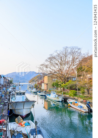 京都府舞鶴市春天的吉原灣 124943435